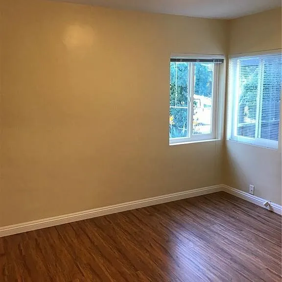 5609 Welland Ave — Photo 8