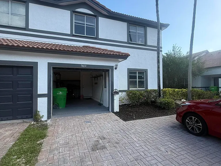 9831 NW 24th St — Photo 3