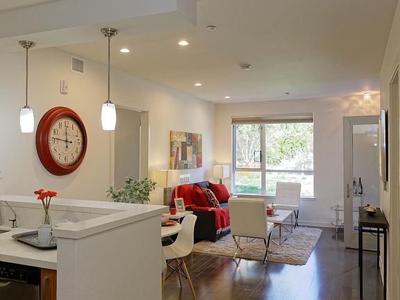 3rd image of 555 Bartlett St APT 209