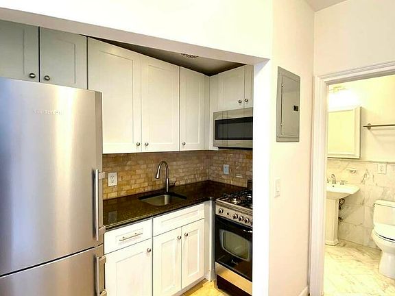 3rd image of 189 E 93rd St APT 1D