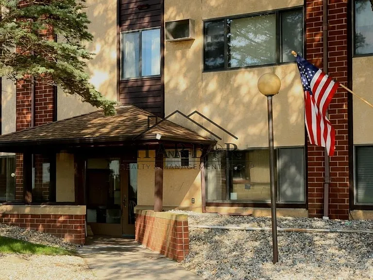 Valley View Apartments — Photo 11