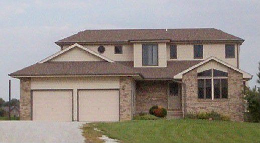 2 story w/ attached 2 car garage