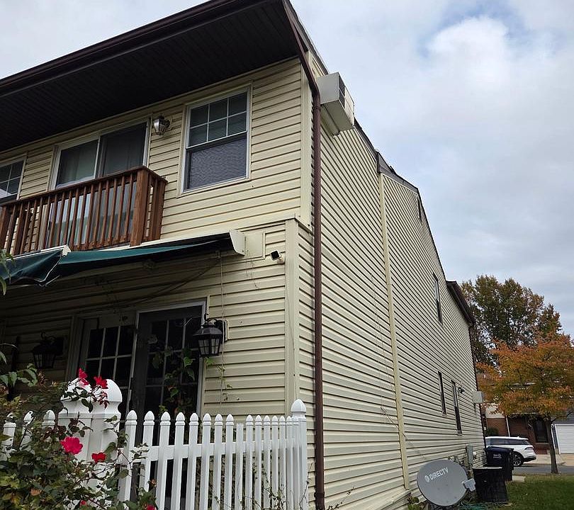 2nd image of 4326 Varnum Pl NE
