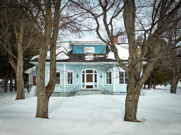 78 4th St, Laurium, MI 49913