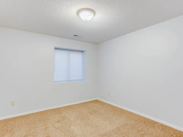 1048 E Karla Ave — Photo 25