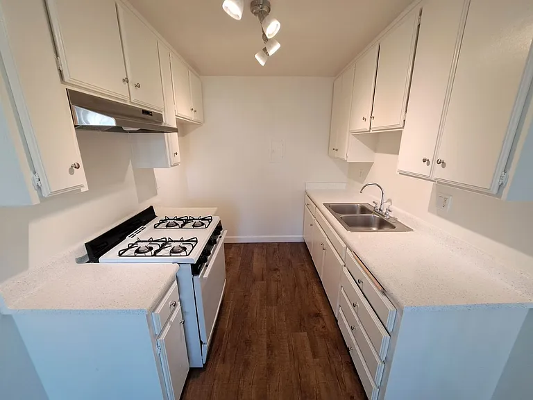 10500 Westminster Ave — Photo 27