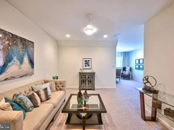 32 Prestwick Ln, Williamstown, NJ 08094