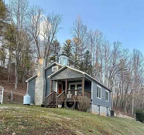 2050 Blowing Rock Blvd Photo 1