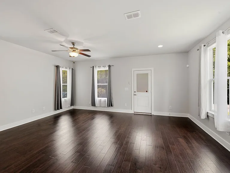 752 Cottage Park Dr — Photo 13
