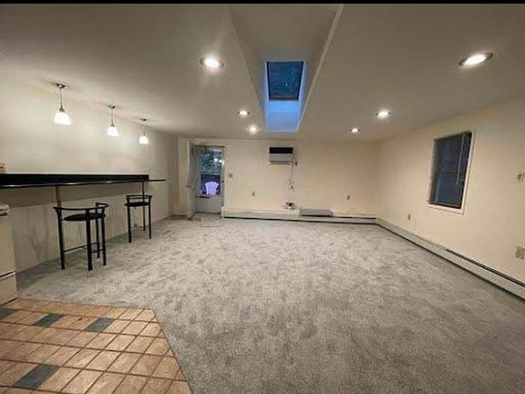 2nd image of 4 Stillwell Ln Floor 2