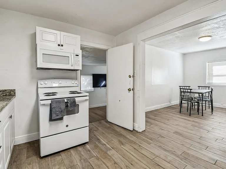 3918 E Clifton St — Photo 9