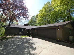 1032 11th Ave NE, Faribault, MN 55021