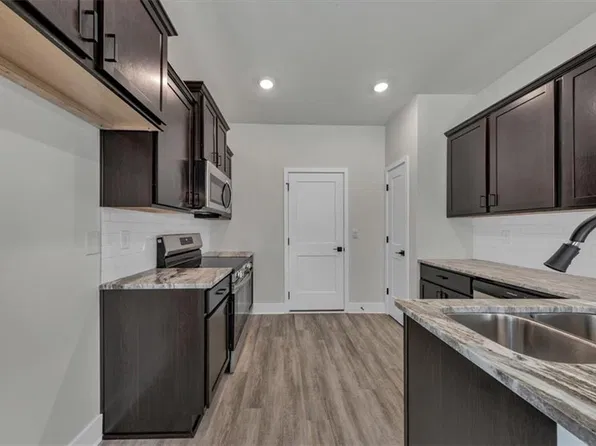 146 Chaucer Ln, Carrollton, GA 30117