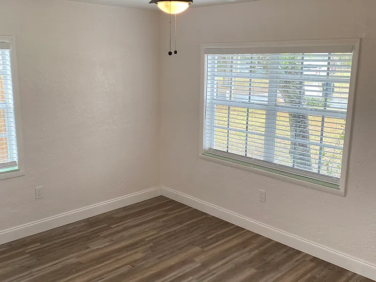 825 Wessex Pl — Photo 7