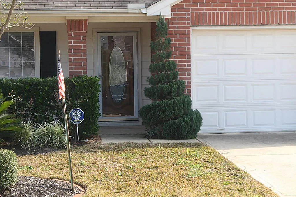 4 bed, 1990 sqft, $2,350 — Photo 2