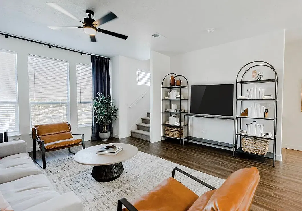 3 bed, 1672 sqft, $2,731 — Photo 4