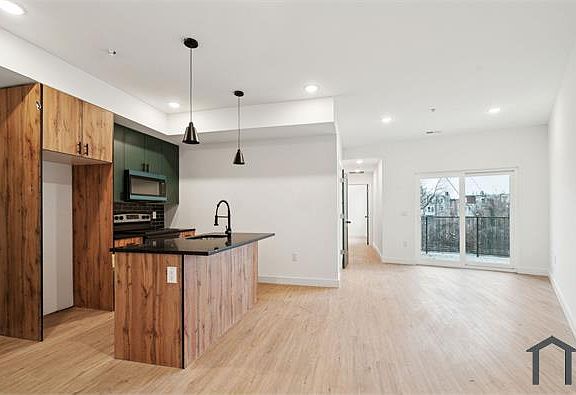 3rd image of 4181 Mantua Ave #3