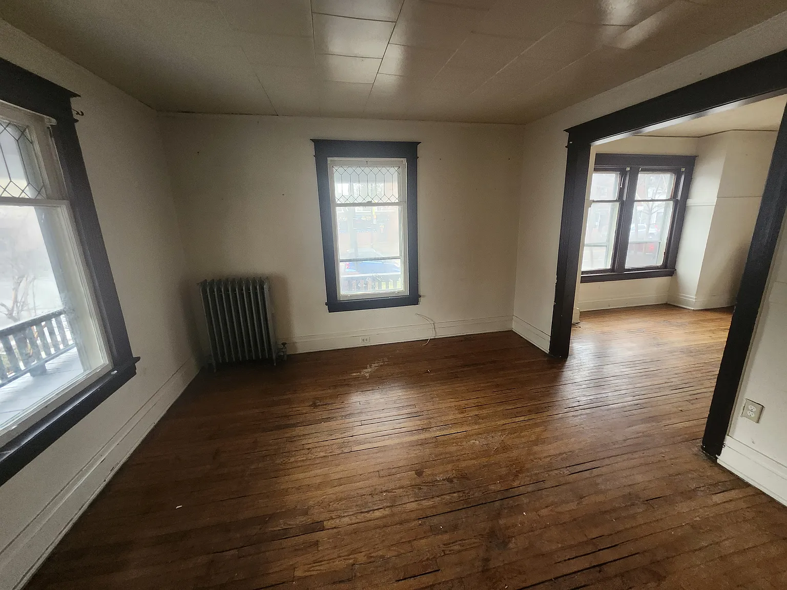 3 bed, 1300 sqft, $900 — Photo 2