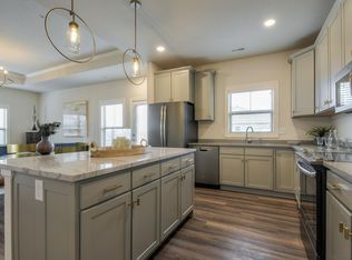 9721 Montclair Dr, Lenexa, KS 66227