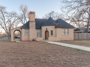 1015 N High St, Uvalde, TX 78801