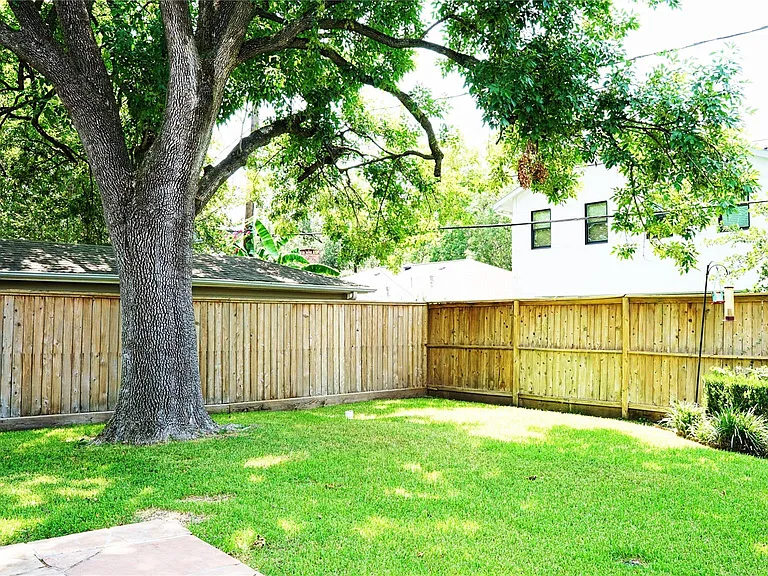 2047 McClendon St — Photo 27