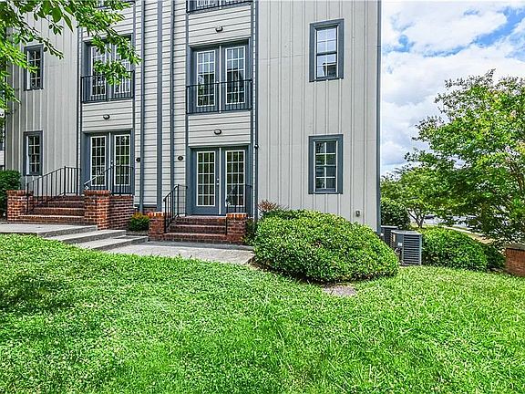 2nd image of 445 McAdoo Ave #445