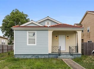 6045 Warrington Dr, New Orleans, LA 70122