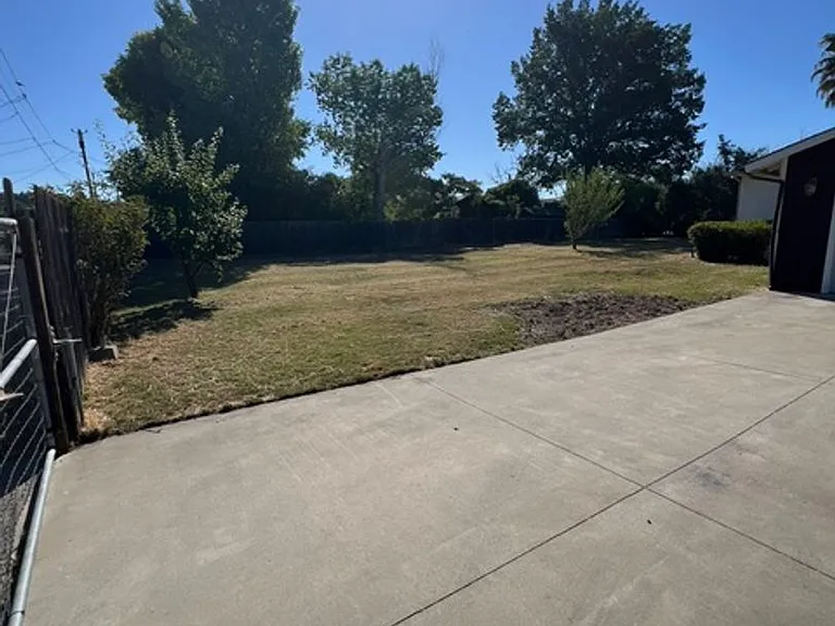 22220 G St — Photo 9
