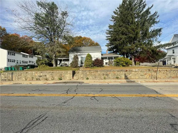 319-321 Washington St, West Warwick, RI 02893