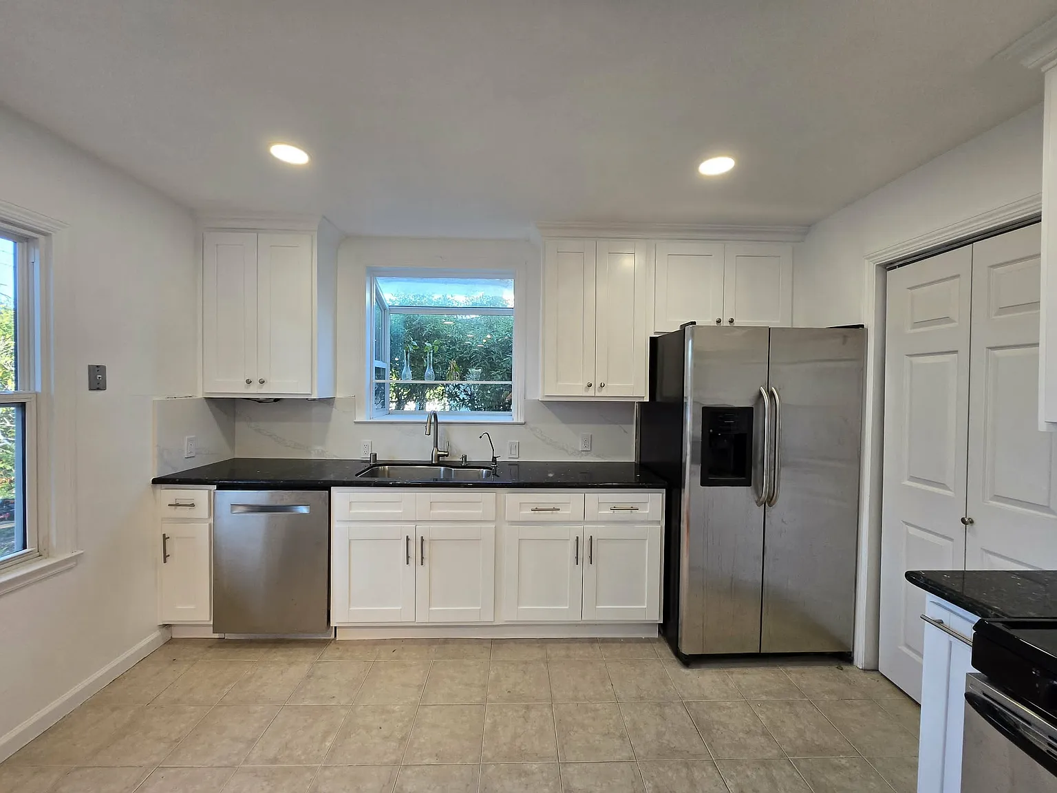 Studio, 550 sqft, $3,199 — Photo 4