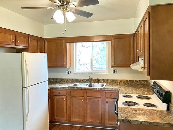 3rd image of 8 Stewart Park APT 1