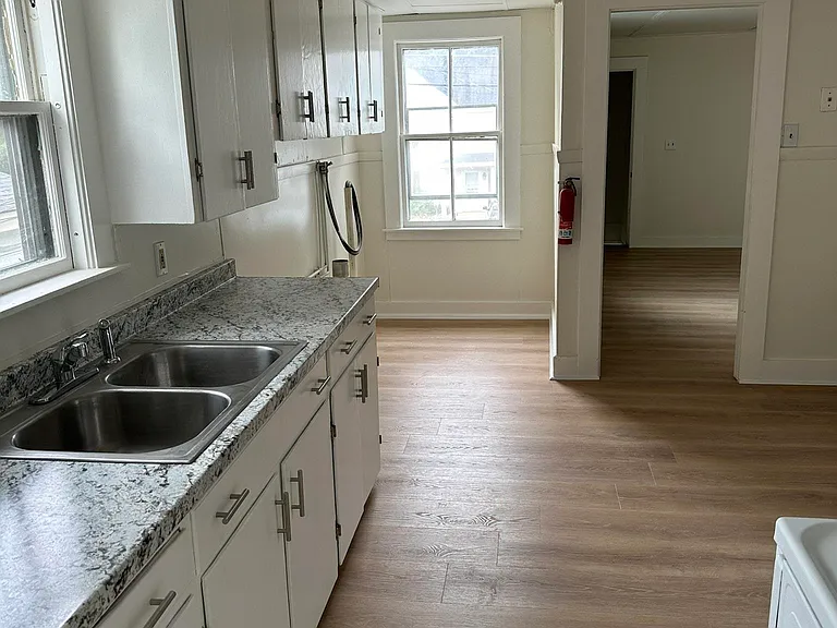 28 Chestnut St — Photo 5