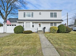 385 Christopher St, Oceanside, NY 11572