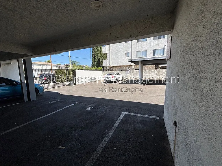 6930 Fulton Ave — Photo 20
