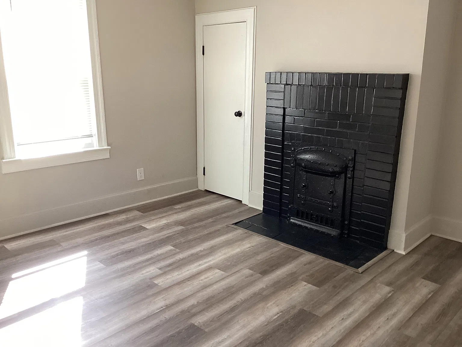 327 Revell Drive - 1 — Photo 2