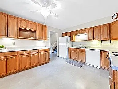 466 Delaware Ct — Photo 3