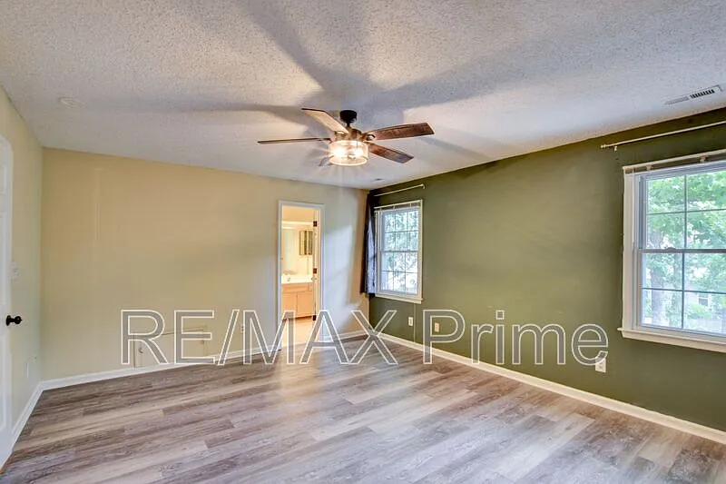 3 bed, 2.5 bath, 1852 sqft, $2,500 — Photo 3
