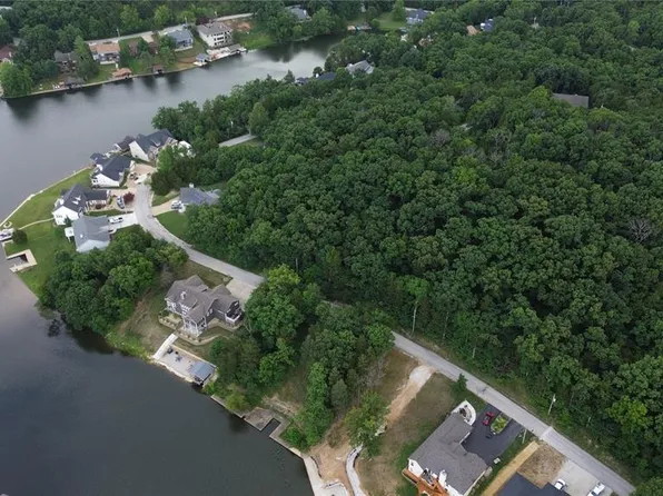 10219 Lake Ridge Dr, Hillsboro, MO 63050