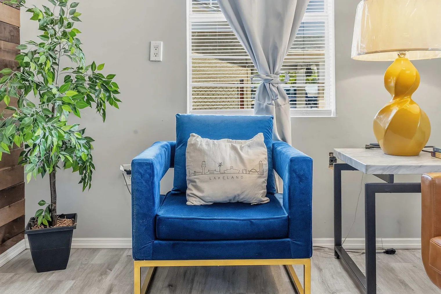 2 bed, 1.0 bath, 990 sqft, $1,800 — Photo 3