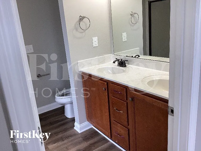 850 Samantha Ln — Photo 10