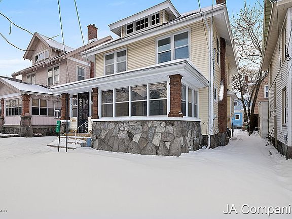 3rd image of 641 Fuller Ave SE