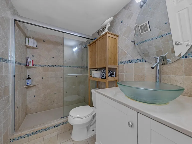 611 NE 14th Ave #306 — Photo 13
