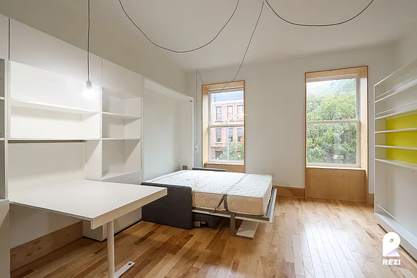 Rented by REZI | media 18