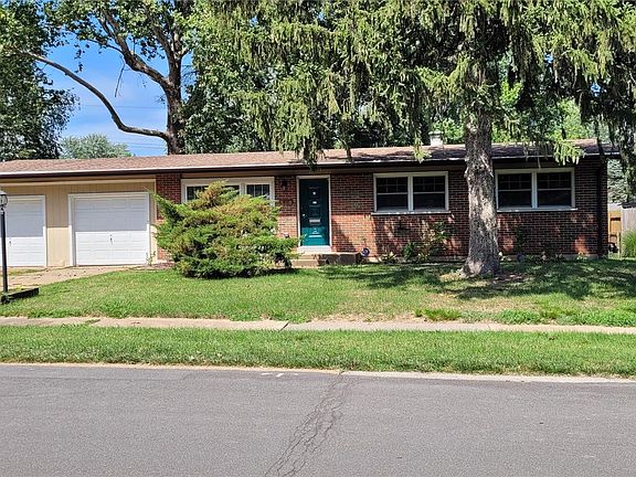 3rd image of 815 Manresa Ln