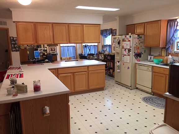5th image of 601 E 7th St