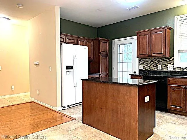 11695 Squiers Blvd — Photo 5