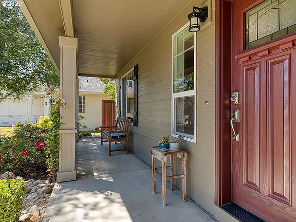 3rd image of 953 E 15th Cir