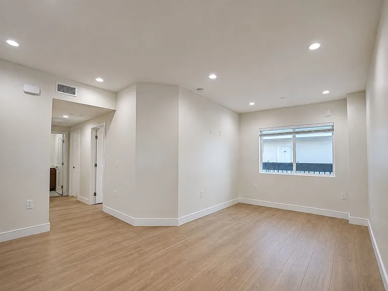 14411 Vanowen St #212 — Photo 2