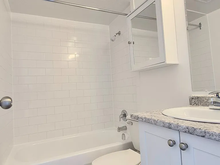 21 Vaughan Rd #307 — Photo 7