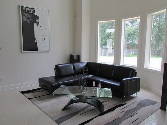 Additional Living Room